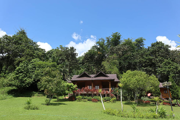 Siam Rehab in Thailand is set on a stretch of land surrounded by lush jungle gardens